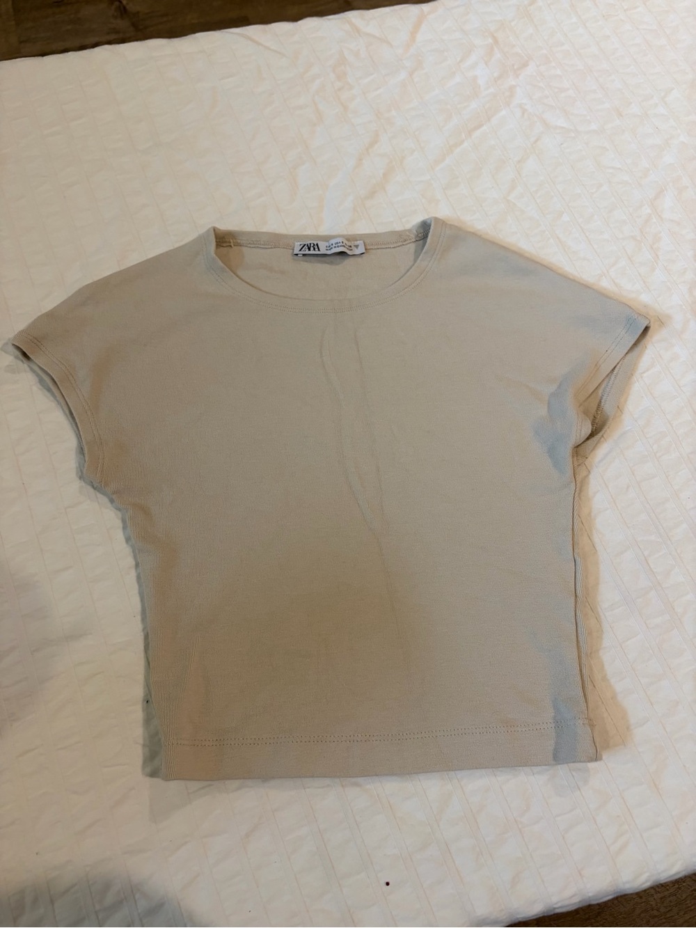 Zara Cropped baby tee in Beige